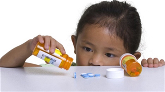 Thận trọng khi dùng thuốc cho trẻ em keo gây biến chứng khó lường