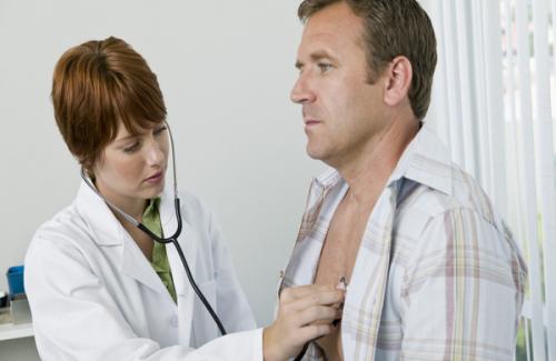 Những triệu chứng bệnh tim ở người lớn có dễ nhận biết không?