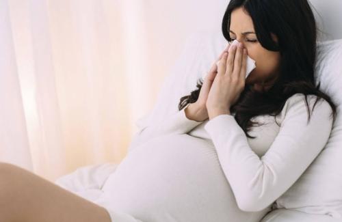 3 cách chữa ho đơn giản cho mẹ bầu do bị cảm lạnh khi chuyển mùa