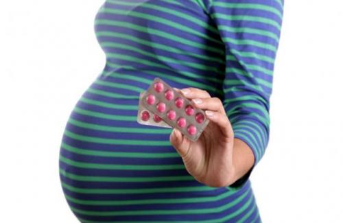 Mang thai trong 3 tháng đầu nên uống thuốc bổ gì để tốt cho mẹ và bé?