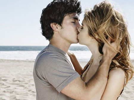 Tìm hiểu 6 lợi ích bất ngờ của nụ hôn đối với sức khỏe