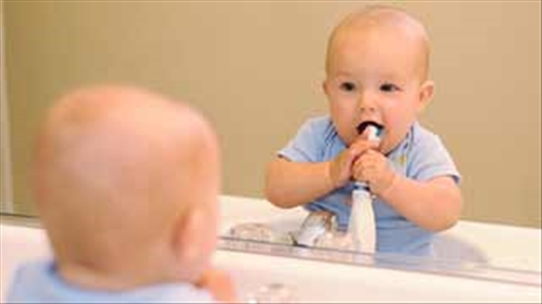 Chăm sóc răng sữa cho bé như thế nào mới đúng cách?