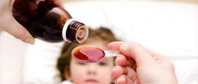 Cha mẹ sử dụng thuốc bừa bãi cho trẻ: Coi chừng chữa lành thành tật