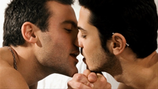 Để giảm lây nhiễm HIV trong quan hệ đồng tính phải làm như thế nào?