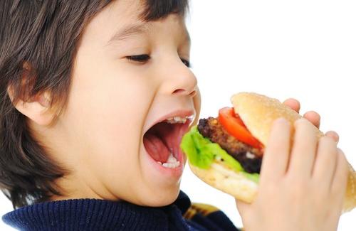 Nguyên nhân béo phì ở trẻ em và ảnh hưởng của béo phì đến sức khỏe con trẻ