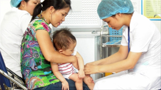 Những điều bố mẹ cần lưu ý khi cho bé tiêm vắc-xin