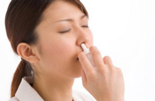 Dùng thuốc trị viêm mũi - xoang: Các phản ứng nguy hiểm cần lưu ý