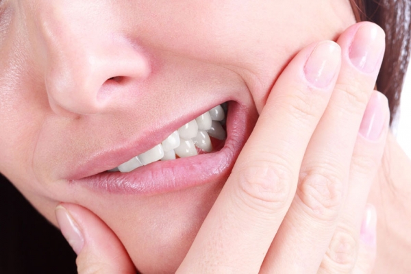 Bọc răng sứ công nghệ cũ: 4 nguy cơ phải đối mặt - Bạn đã biết chưa?