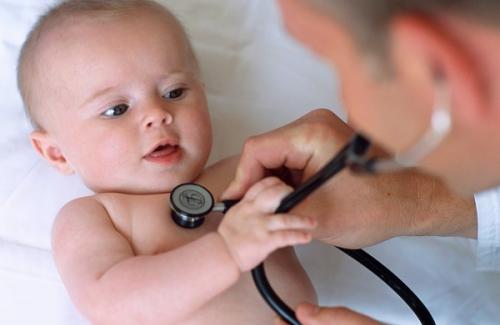 Nguyên nhân gây viêm phổi ở trẻ em cha mẹ cần nắm rõ