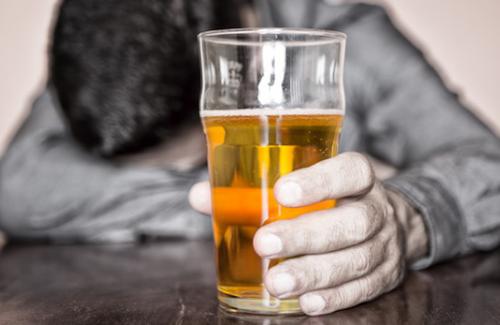 Ngã ngửa về loại đồ uống đem đến nguy cơ mắc 7 bệnh ung thư mà ai cũng nghĩ là tốt