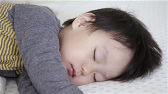 Những lý do bố mẹ cần cho con đi ngủ trước 9 giờ tối