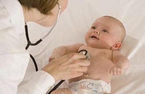 Viêm phổi ở trẻ sơ sinh có mức độ nguy hiểm như thế nào?