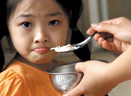 Cách khắc phục chứng biếng ăn cho bé mà mẹ nên tham khảo