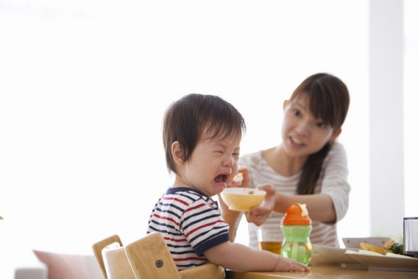 Dinh dưỡng cho bé: Khi trẻ biếng ăn...Bố mẹ cần phải làm gì?
