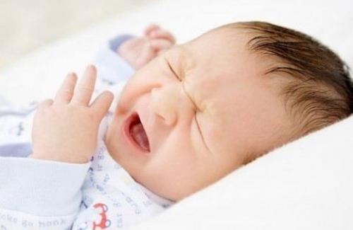 Trẻ sơ sinh bị ngạt mũi và 6 dấu hiệu khác, bố mẹ cần đưa đến bệnh viện