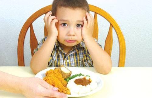 Cách trị trẻ biếng ăn: Thực hư chuyện con còi, cho uống B1 là ăn thun thút