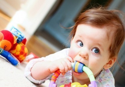 Lưu ý khi chọn mua đồ chơi bằng nhựa cho bé - Các mẹ nhớ chú ý!