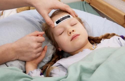 Viêm não ở trẻ em đang dần bước vào thời kỳ cao điểm