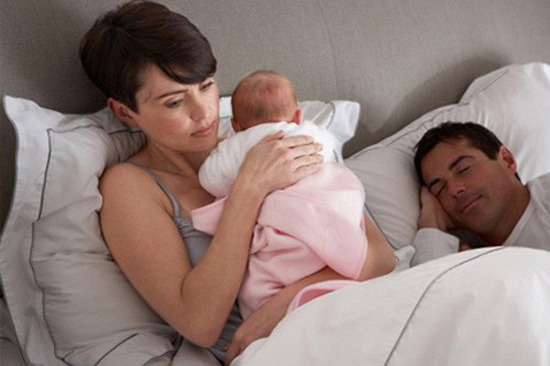 Làm mẹ: Hết đường cho bú vì chồng rước bệnh về nhà