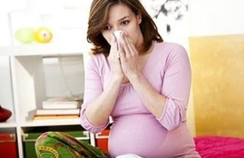 3 cách chữa ho đơn giản cho mẹ bầu do bị cảm lạnh mùa thu