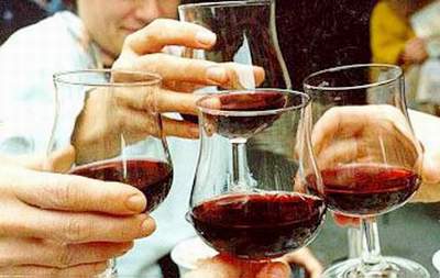 Bệnh quanh chén rượu có thể gây nguy hiểm gì cho sức khỏe?