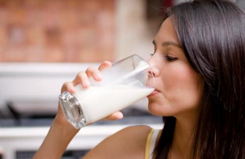 Khuyến cáo 5 nhóm người sau tuyệt đối đừng nên uống sữa