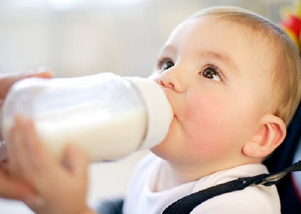 Những sai lầm trầm trọng của các mẹ khi cho trẻ uống sữa