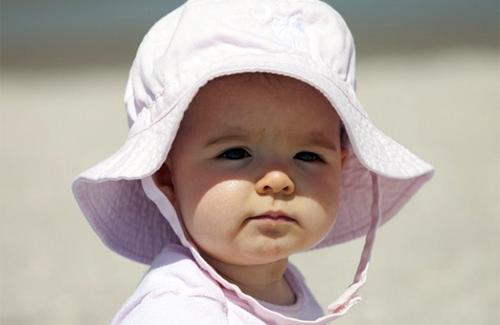 Cách sơ cứu và phòng chống say nắng ở trẻ nhỏ mà bạn nên biết