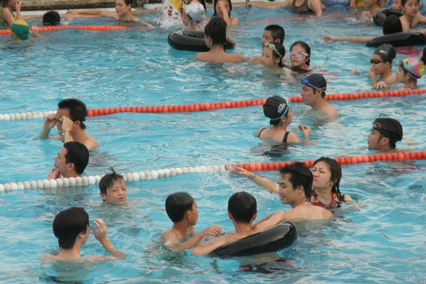 Mùa hè: Bạn nên cảnh giác kẻo nhiễm bệnh ở bể bơi!