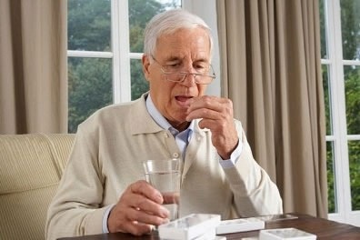Những lưu ý khi sử dụng thuốc trị bệnh cho người cao tuổi