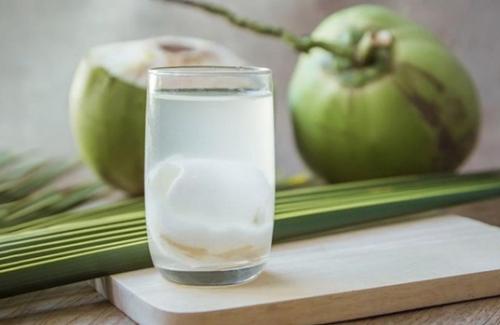 Chữa sỏi thận bằng nước dừa như thế nào hiệu quả?