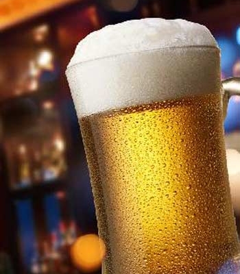 Bia có thể gây ra các chứng bệnh nguy hiểm như tăng huyết áp, dạ dày...