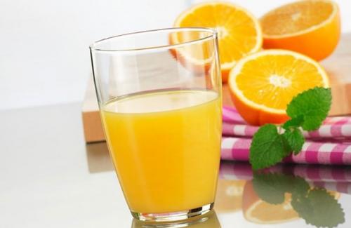 Bệnh nhân sau khi mổ ruột thừa có uống được nước cam?