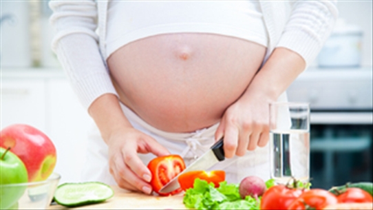Cách chữa cơn co quắp tay khi mang thai bằng cách bổ sung dinh dưỡng