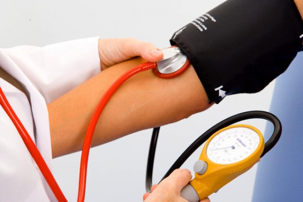 Lưu ý đặc biệt gì khi dùng thuốc điều trị bệnh huyết áp?