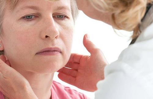 Ung thư vòm họng giai đoạn cuối và cách điều trị ra sao?