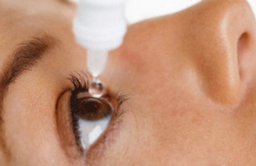 Nháy mắt là dấu hiệu báo bệnh cận thị, viêm giác mạc