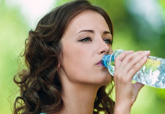 Uống nước đúng cách giúp đẩy chất thải có hại ra ngoài cơ thể
