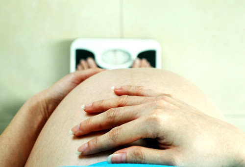 Bà bầu tăng cân quá nhiều có thể gây hại chết thai nhi
