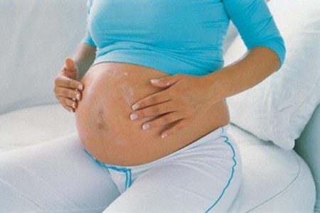Vảy nến thể mủ, ứ mật trong gan gây ảnh hưởng thế nào đến thai nhi?