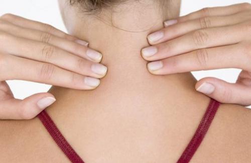 Cách chữa đau vai gáy hiệu quả với vài động tác mát-xa