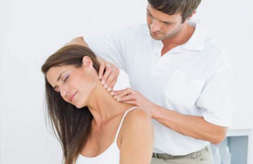 Chữa đau nửa đầu vai gáy bằng các phương pháp phổ biến