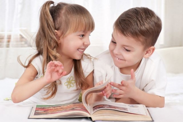 10 cách giúp trẻ thích đọc sách hơn cha mẹ nên áp dụng