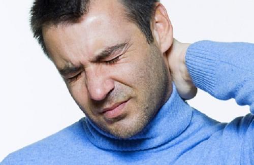Triệu chứng đau nửa đầu vai gáy có dễ nhận biết không?