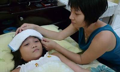 Cách chăm sóc trẻ bị sốt cao co giật và tiêu chảy cấp