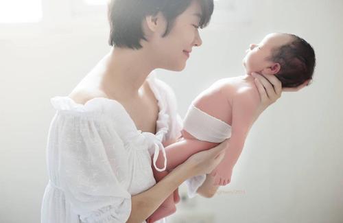 Làm đẹp sau sinh: Những cách làm đẹp được chia sẻ bởi các bà mẹ đơn thân