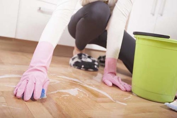 Lạm dụng nước lau sàn nhà làm suy giảm sức đề kháng đường hô hấp