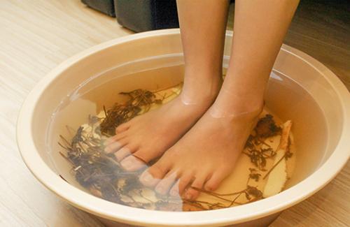 Những chứng bệnh được chữa khỏi nhờ liệu pháp ngâm, rửa chân