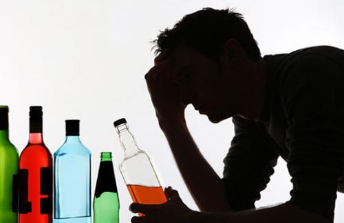 Nguyên nhân bị trụy mạch, rối loạn hô hấp do nghiện rượu?