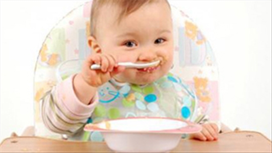 Dinh dưỡng cho trẻ: Cho trẻ ăn theo cách của bà mẹ Mỹ